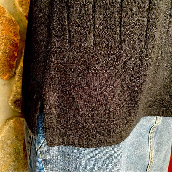 Soft Black acrylic sweater. - Picture 4 of 7